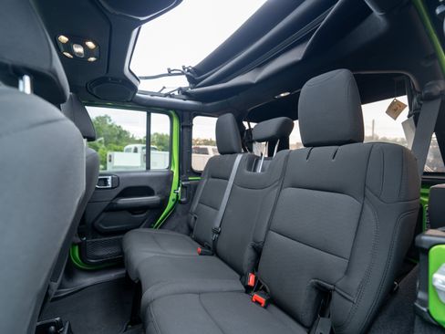Used 2020 Jeep Wrangler Unlimited Sahara AWD/4WD image 9