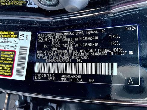 Used 2024 Toyota Highlander XLE AWD/4WD image 16