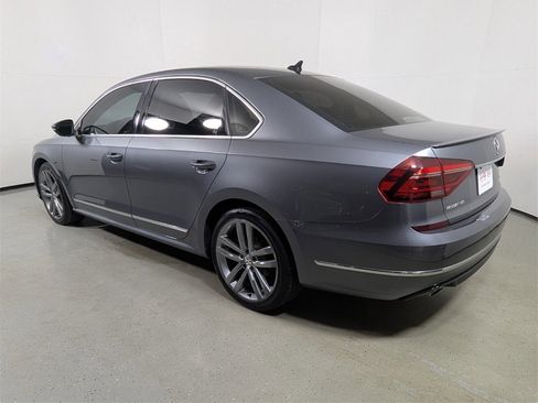 Used 2018 Volkswagen Passat 2.0T SEL Premium image 5
