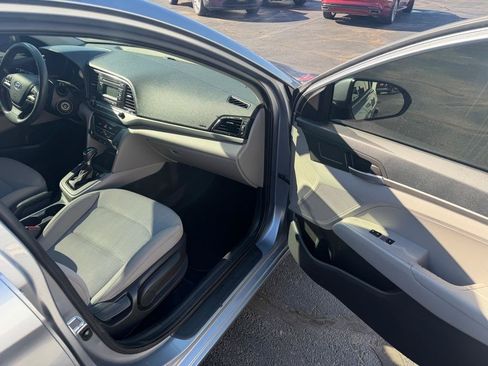Used 2017 Hyundai Elantra SE FWD image 8