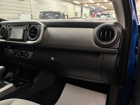 Used 2018 Toyota Tacoma SR5 RWD image 30