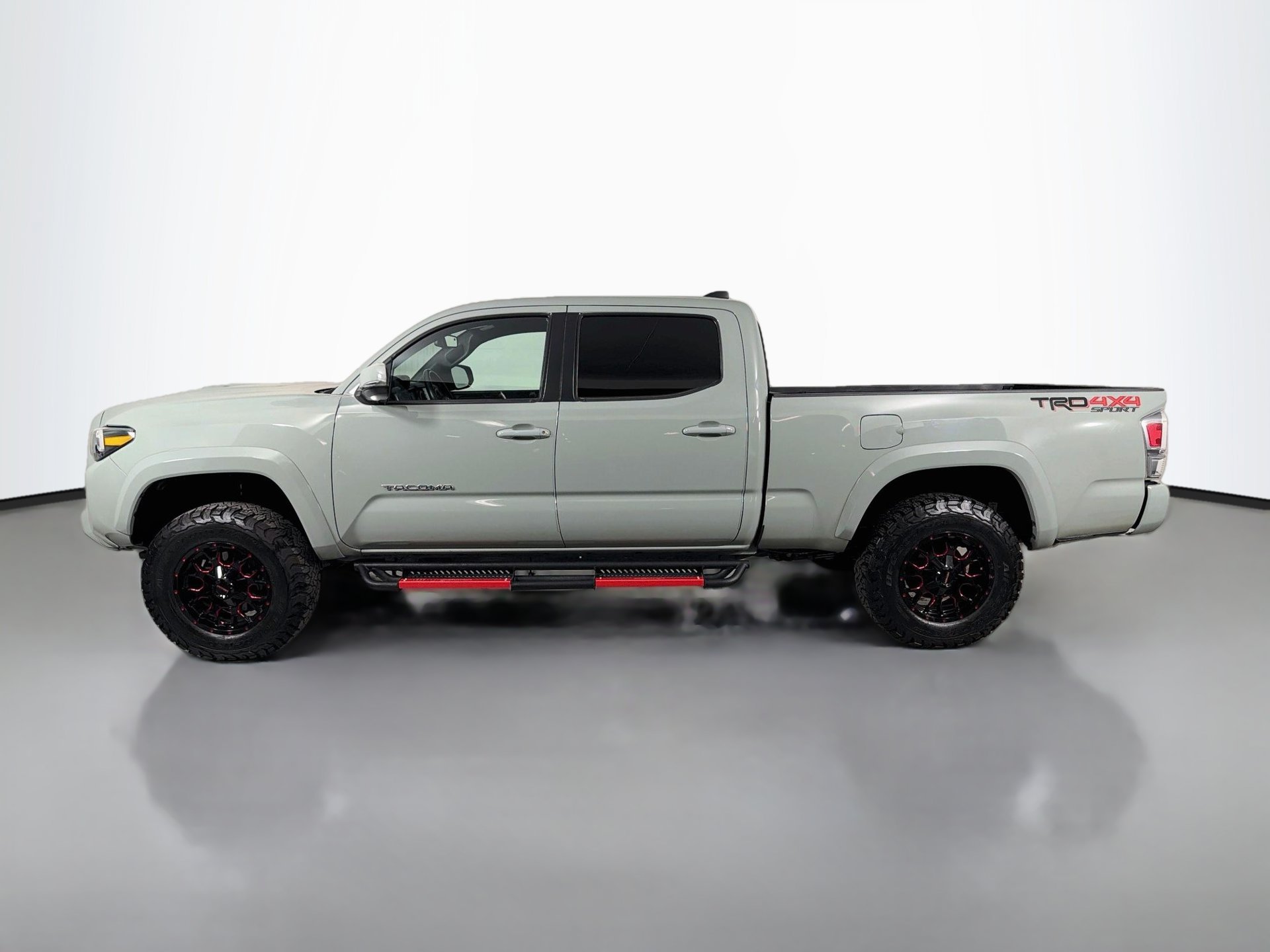 Used 2022 Toyota Tacoma TRD Sport w/ Technology Package AWD/4WD image 9