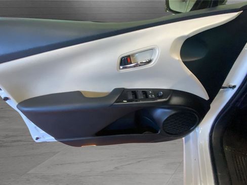 Used 2022 Toyota Prius LE image 16