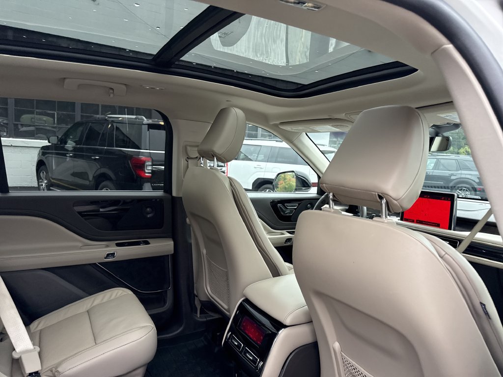Used 2023 Lincoln Aviator Reserve w/ Elements Package Plus AWD/4WD image 35