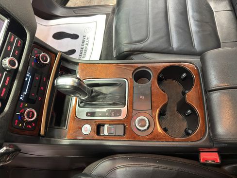 Used 2014 Volkswagen Touareg TDI image 17