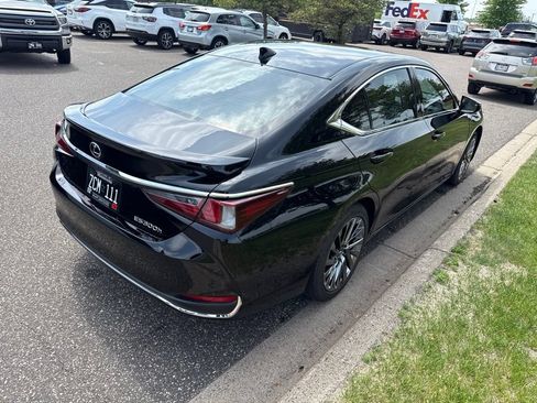 Used 2024 Lexus ES 300h w/ Accessory Package (Z1) FWD image 19