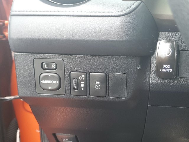 Used 2015 Toyota RAV4 LE FWD image 24