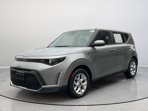 Used 2024 Kia Soul LX w/ Option Group 015 FWD image 5