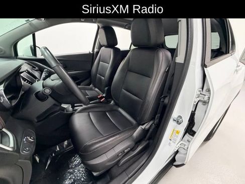 Certified 2021 Chevrolet Trax LT w/ Premium Seat Package FWD image 8