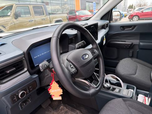 Used 2025 Ford Maverick XLT w/ XLT Luxury Package image 7