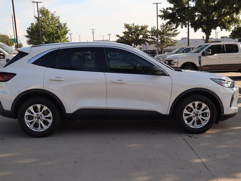 Used 2023 Ford Escape Active FWD image 2