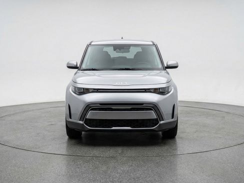 Used 2025 Kia Soul LX w/ LX Technology Package image 2