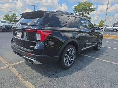 Certified 2025 Ford Explorer Platinum w/ Ultimate Package AWD/4WD image 6