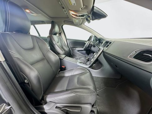 Used 2018 Volvo V60 T5 Dynamic AWD/4WD image 30