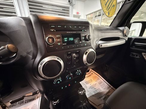 Certified 2017 Jeep Wrangler Unlimited Sahara w/ Connectivity Group image 25