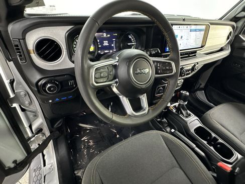Used 2024 Jeep Wrangler Unlimited Sahara AWD/4WD image 18