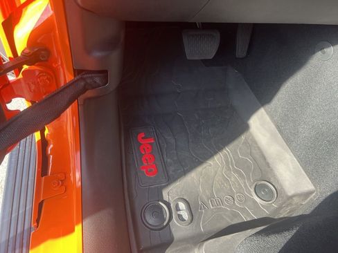 Used 2025 Jeep Gladiator Mojave w/ Safety Group image 35