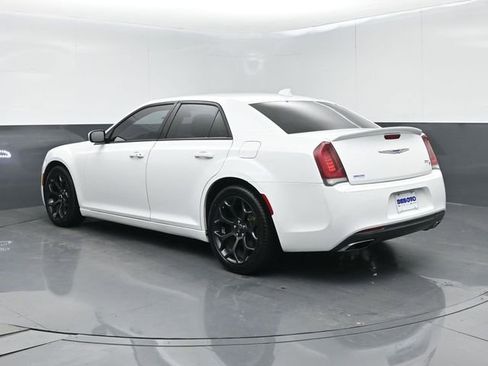 Used 2017 Chrysler 300 S image 6