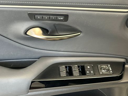 Used 2024 Lexus ES 350 w/ Premium Package FWD image 13