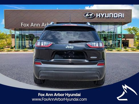 Used 2019 Jeep Cherokee Latitude Plus FWD image 4