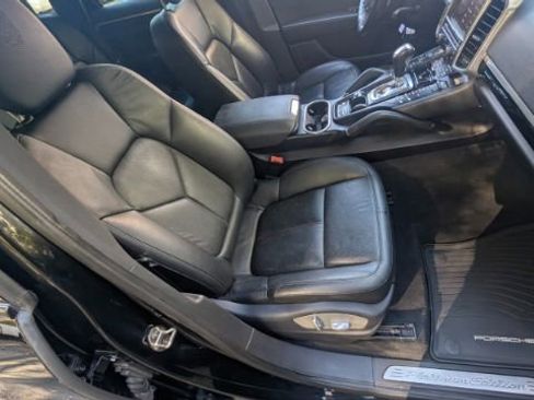 Used 2014 Porsche Cayenne Platinum Edition image 18