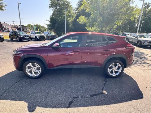 Certified 2024 Chevrolet Trax LS w/ LS Convenience Package FWD image 4