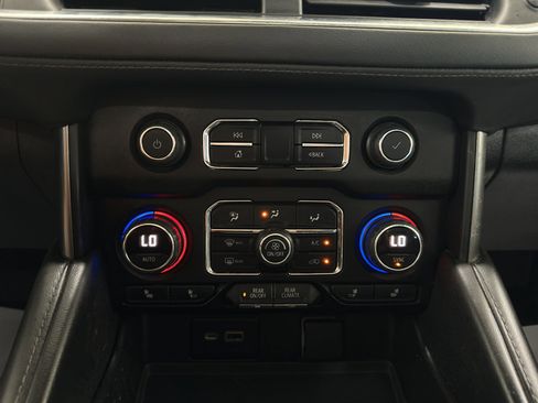 Used 2021 Chevrolet Suburban LT image 28