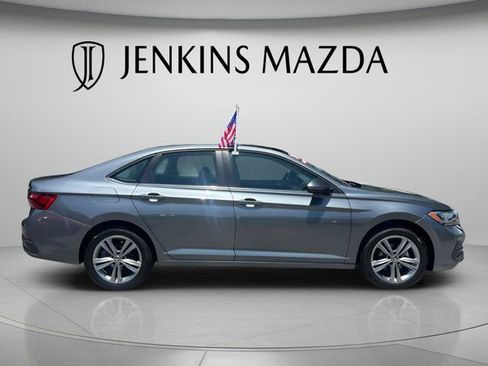 Used 2024 Volkswagen Jetta SE FWD image 9