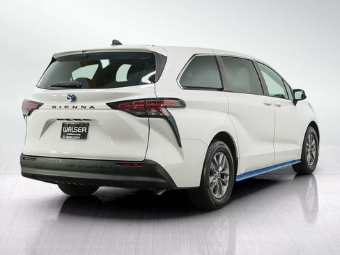 Used 2021 Toyota Sienna LE AWD/4WD image 5