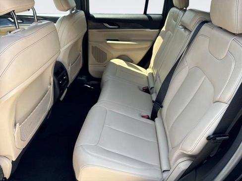 Used 2023 Jeep Grand Cherokee Limited RWD image 16