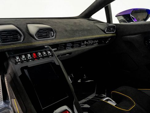 Used 2024 Lamborghini Huracan Sterrato image 40