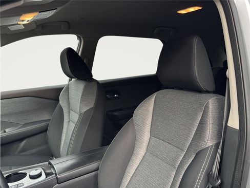 Used 2022 Nissan Rogue SV image 18