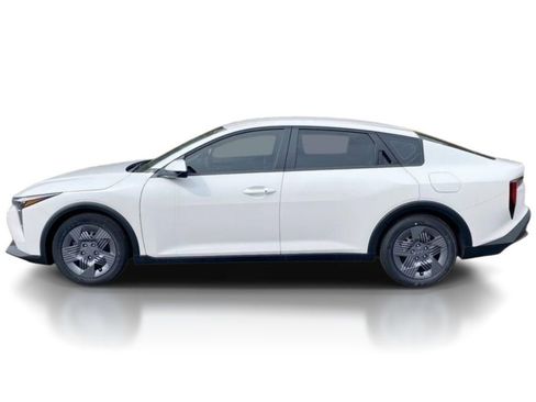 New 2025 Kia K4 FWD image 4