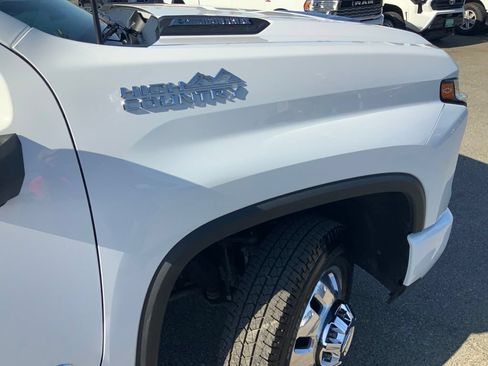 Used 2025 Chevrolet Silverado 3500 High Country w/ High Country Premium Package AWD/4WD image 12