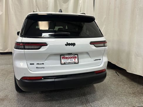 Used 2022 Jeep Grand Cherokee L Limited w/ Black Appearance Package AWD/4WD image 3