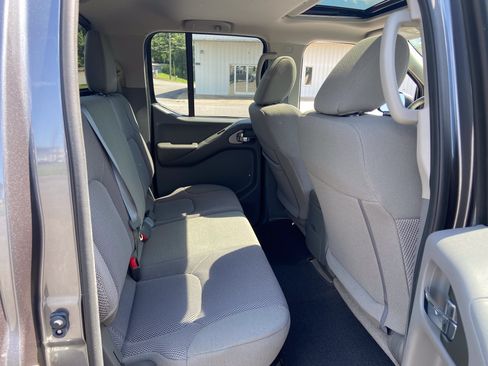 Used 2018 Nissan Frontier SV w/ Value Truck Package RWD image 19