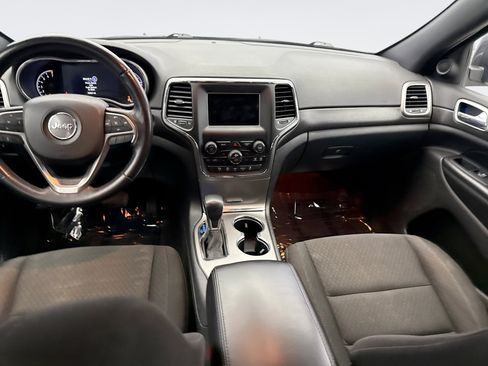Used 2018 Jeep Grand Cherokee Laredo image 14