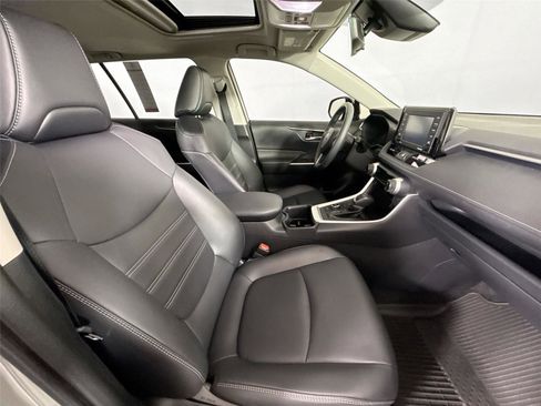 Certified 2022 Toyota RAV4 XLE Premium AWD/4WD image 42