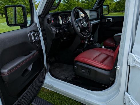 Used 2024 Jeep Wrangler Unlimited Rubicon 392 AWD/4WD image 3