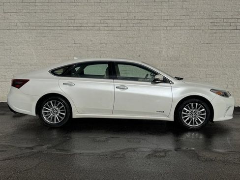 Used 2016 Toyota Avalon Limited image 7