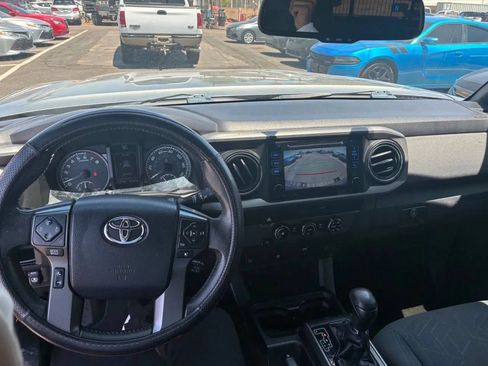 Used 2017 Toyota Tacoma TRD Off-Road w/ Tow Package RWD image 17