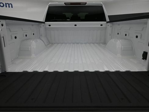 Used 2025 Chevrolet Silverado 1500 Custom image 9