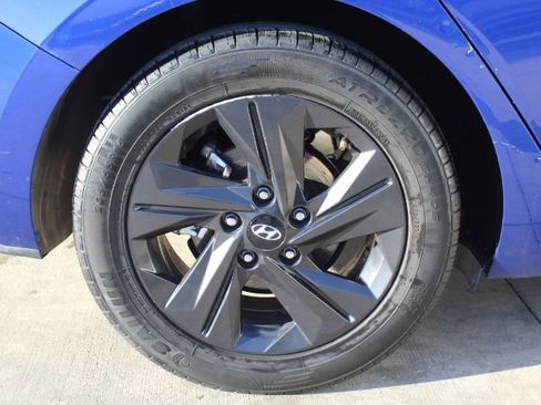 Used 2021 Hyundai Elantra SEL w/ Convenience Package image 12