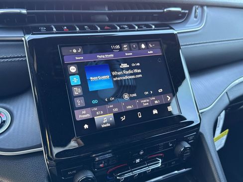 New 2025 Jeep Grand Cherokee Laredo RWD image 27