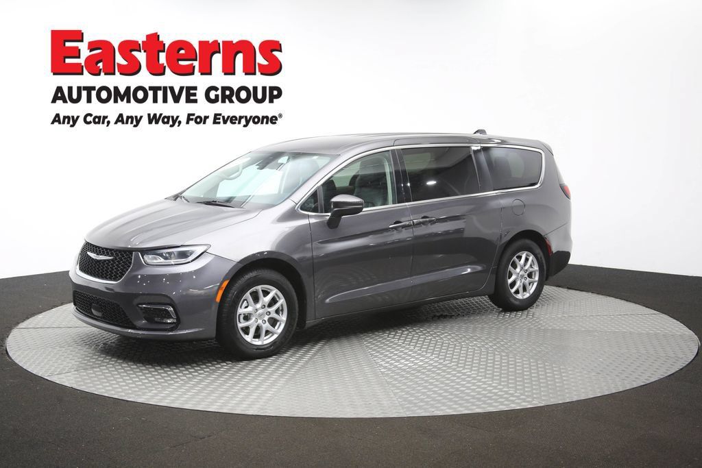 Used 2023 Chrysler Pacifica Touring-L FWD image 58