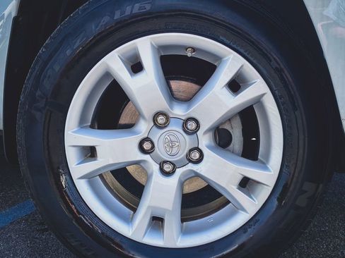 Used 2012 Toyota RAV4 4WD w/ Upgrade Value Pkg image 26