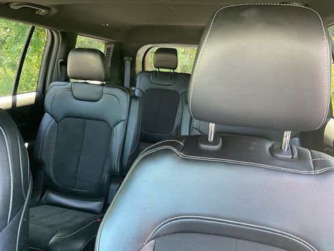 Used 2024 Jeep Grand Cherokee L Altitude AWD/4WD image 14