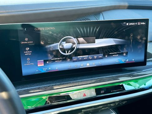 Used 2024 BMW 760i xDrive image 15