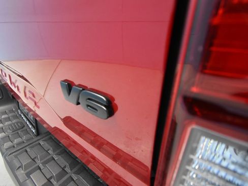 Used 2019 Toyota Tacoma TRD Off-Road AWD/4WD image 39
