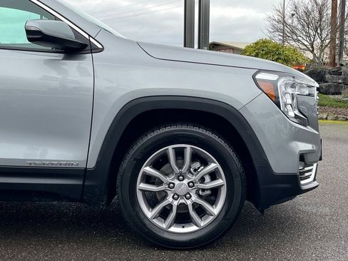 Used 2024 GMC Terrain SLT AWD/4WD image 5